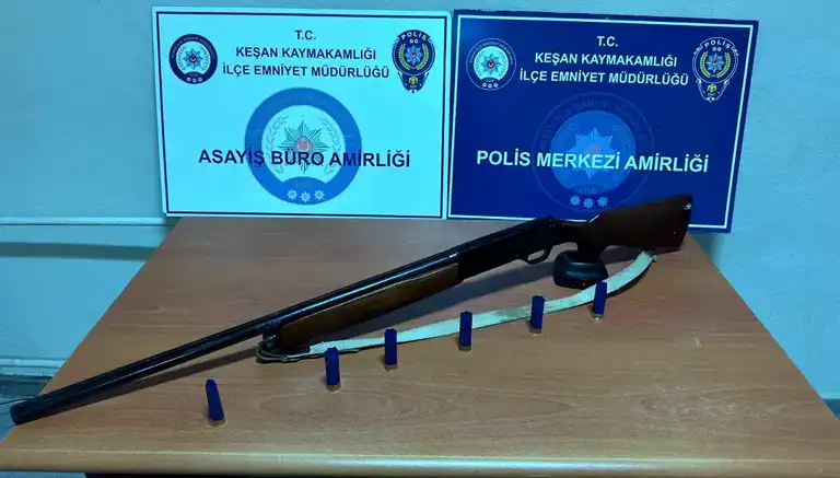 Edirne'de 3 Ruhsatsız Av Tüfeği Ele Geçirildi